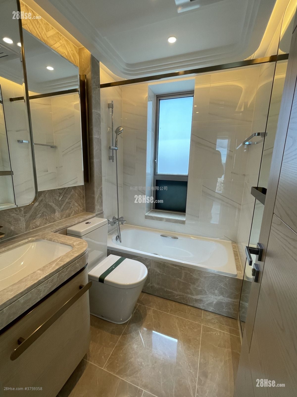 Grand Central Sell 3 Bedrooms 880 ft²