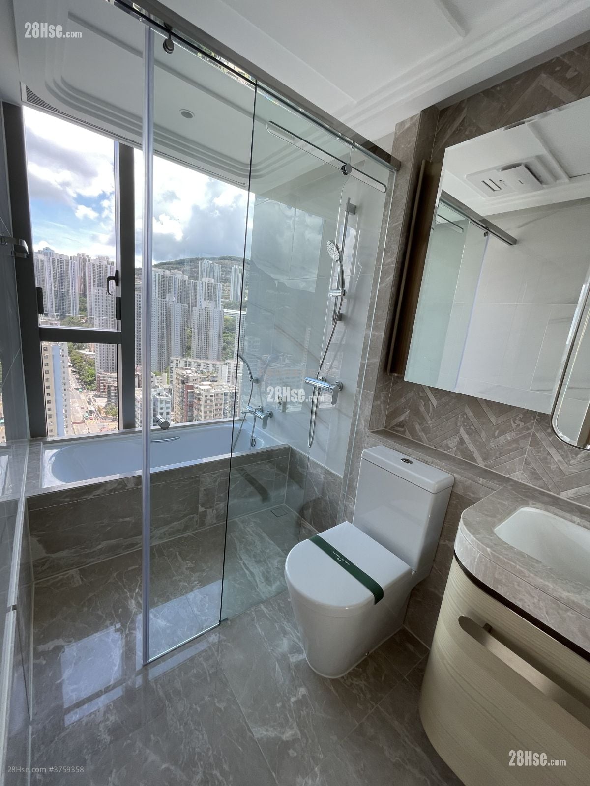 Grand Central Sell 3 Bedrooms 880 ft²