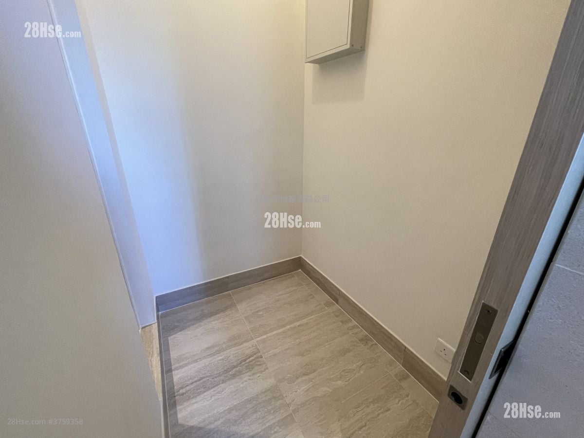 Grand Central Sell 3 Bedrooms 880 ft²