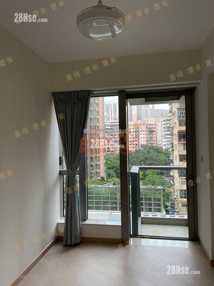 Grand Central Sell 2 Bedrooms , 1 Bathroom 597 ft²