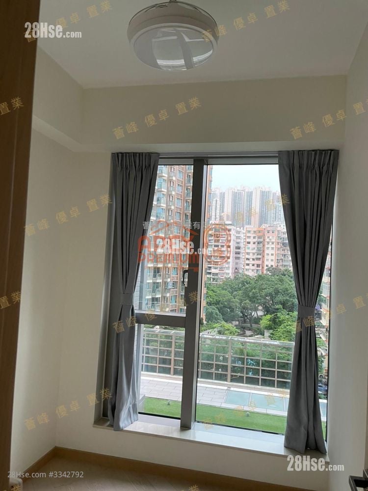 Grand Central Sell 2 Bedrooms , 1 Bathroom 597 ft²