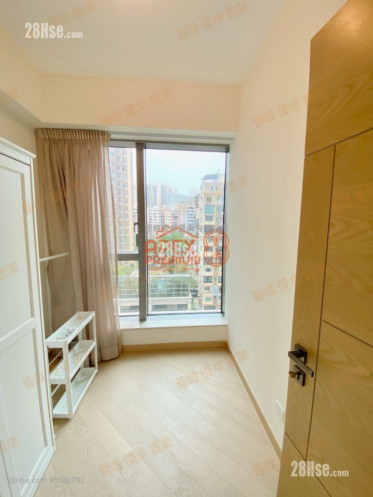 Grand Central Sell 2 Bedrooms , 1 Bathroom 597 ft²