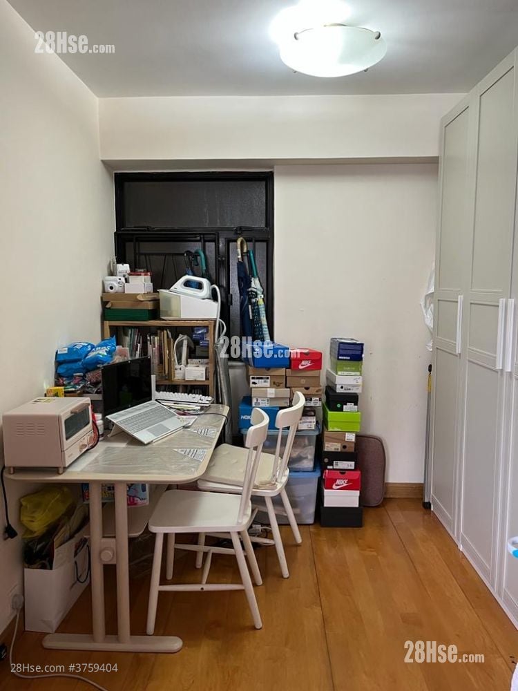 Kornhill Sell 2 Bedrooms , 1 Bathroom 497 ft²