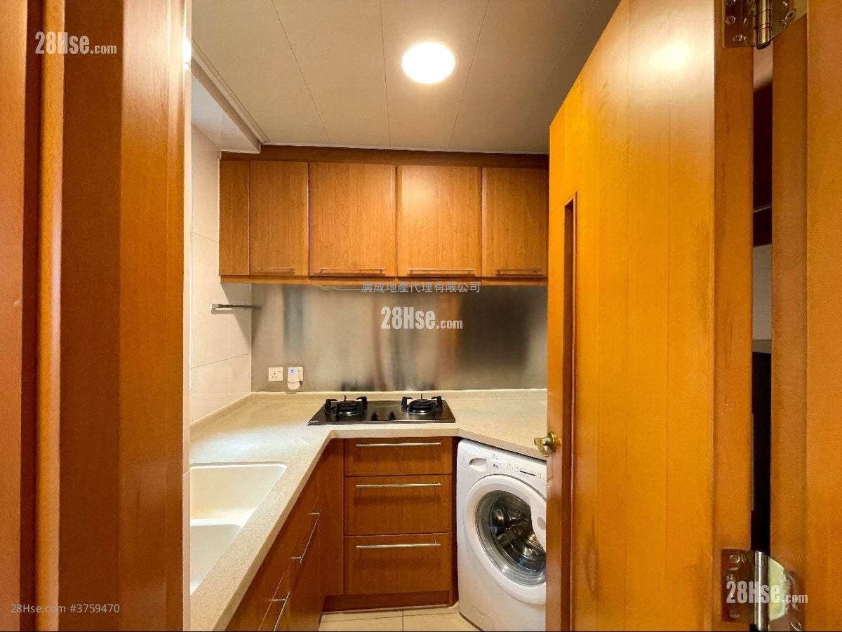 The Grandiose Rental 2 Bedrooms , 1 Bathroom 456 ft²