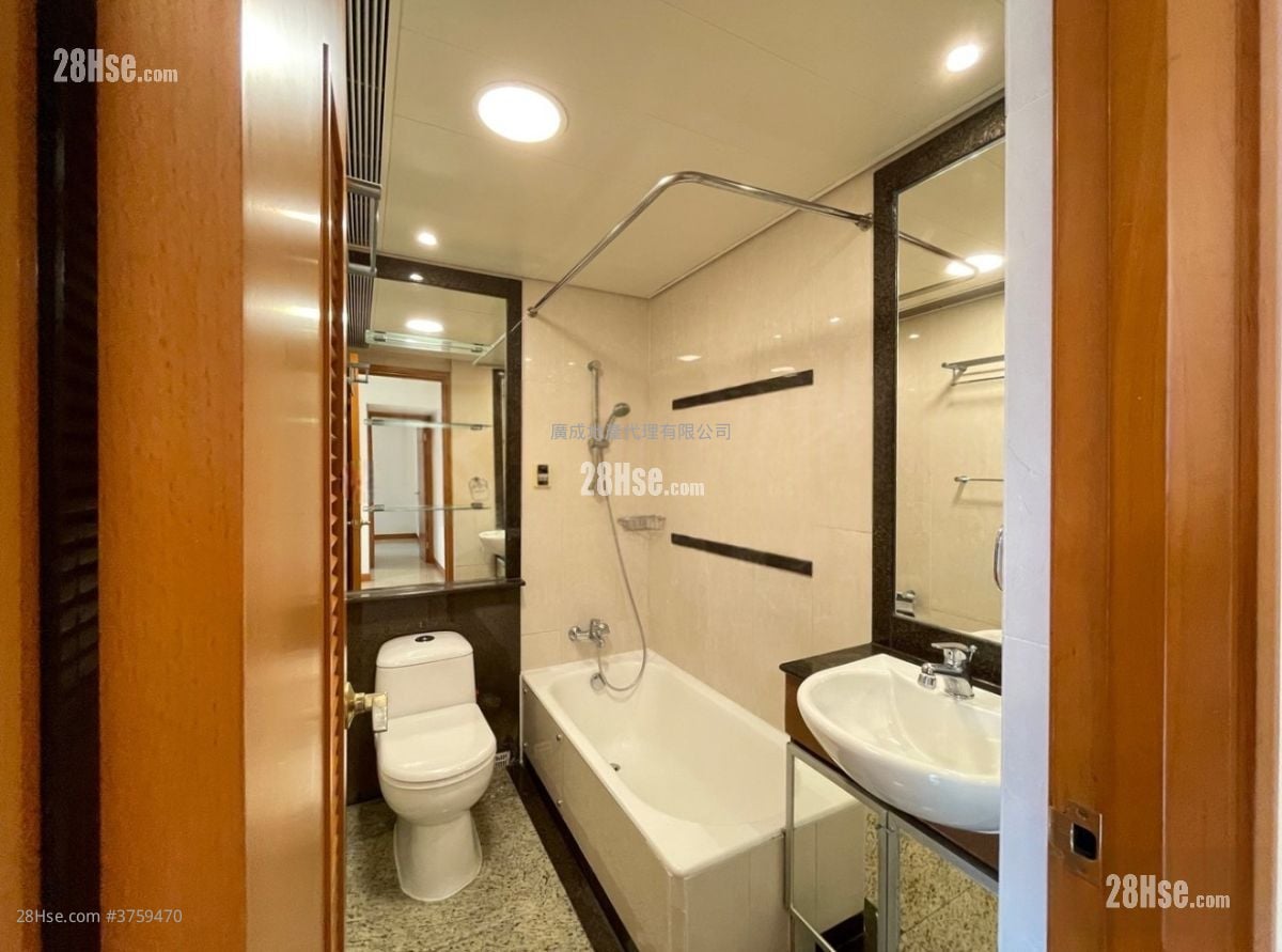 The Grandiose Rental 2 Bedrooms , 1 Bathroom 456 ft²