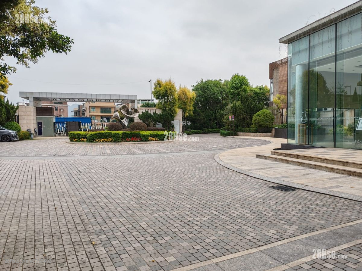 One Hyde Park Sell 3 Bedrooms , 5+ Bathrooms 1,946 ft²