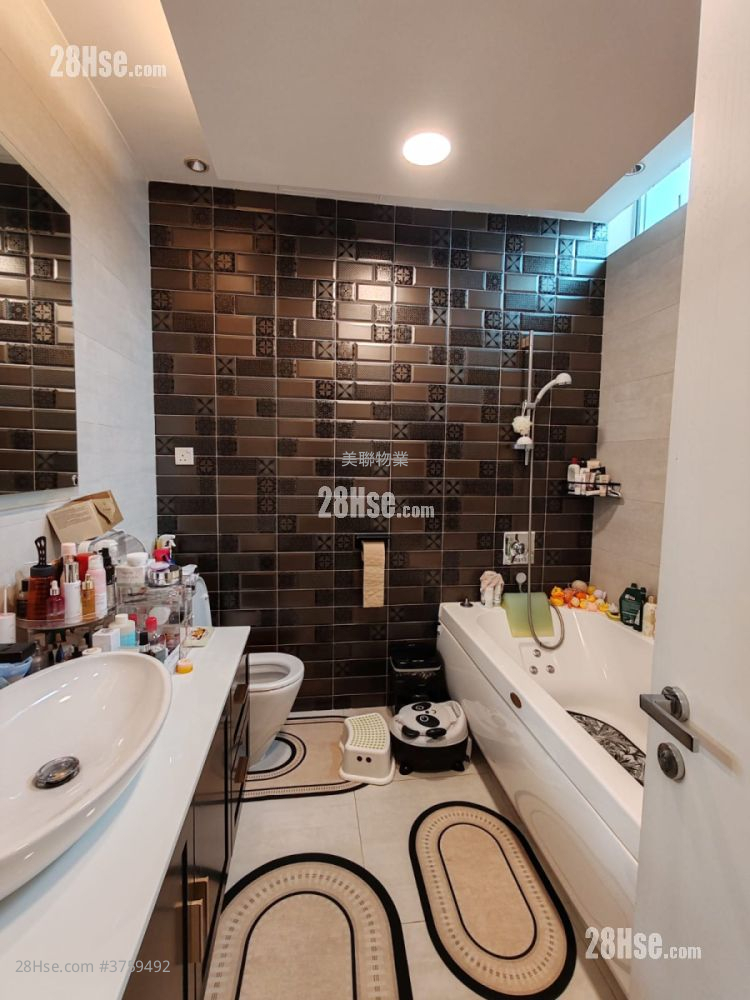 One Hyde Park Sell 3 Bedrooms , 5+ Bathrooms 1,946 ft²