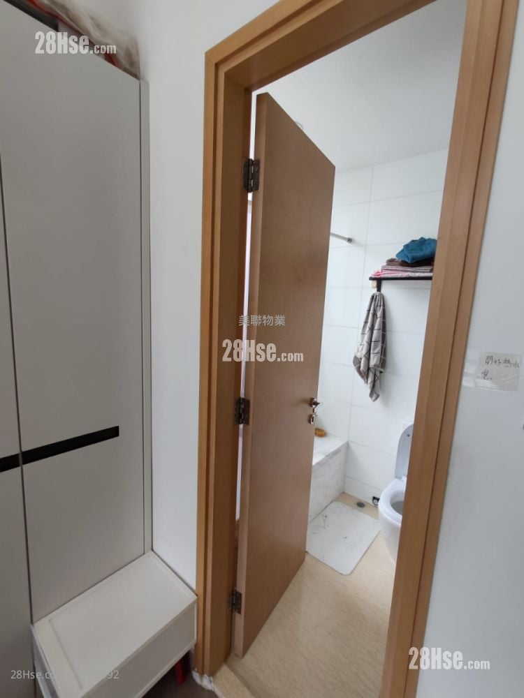 One Hyde Park Sell 3 Bedrooms , 5+ Bathrooms 1,946 ft²