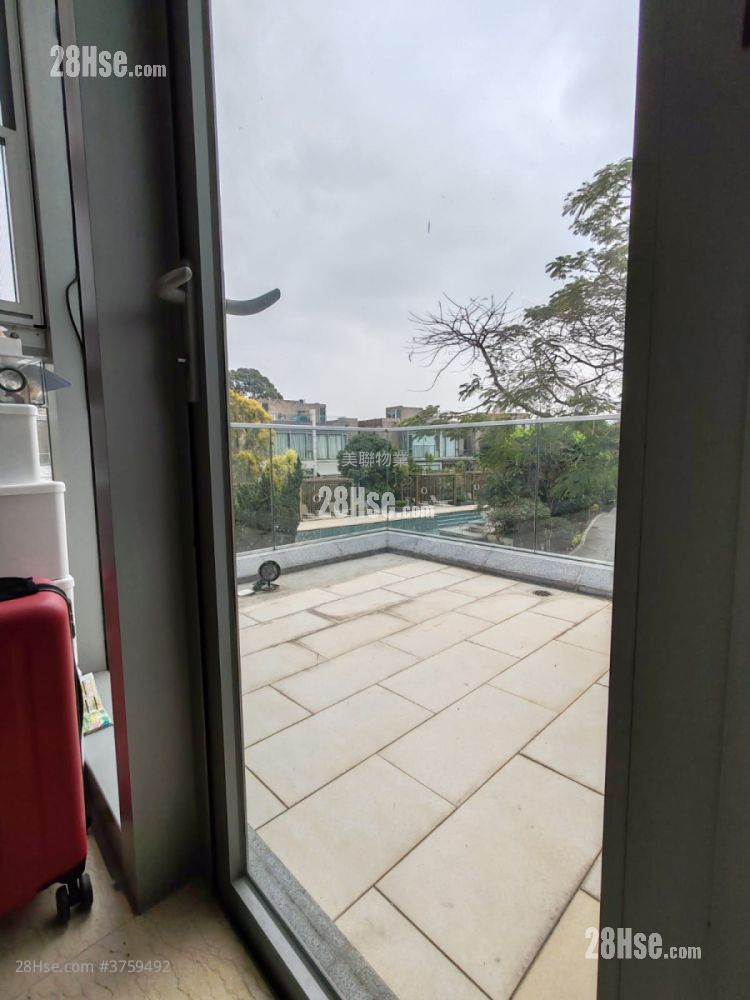 One Hyde Park Sell 3 Bedrooms , 5+ Bathrooms 1,946 ft²