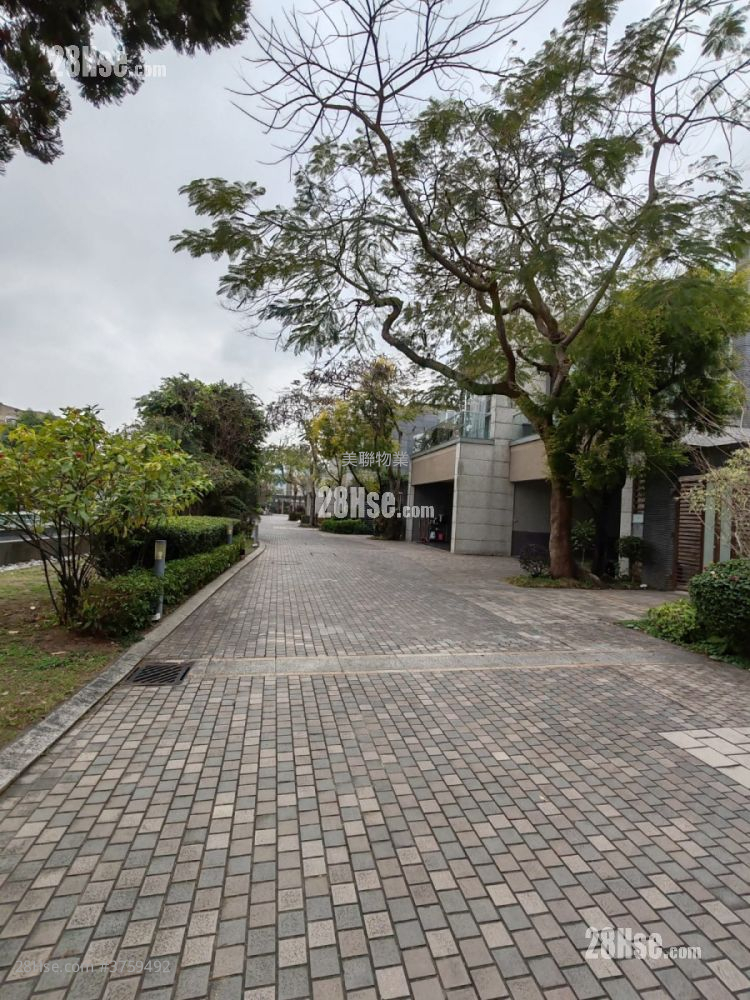 One Hyde Park Sell 3 Bedrooms , 5+ Bathrooms 1,946 ft²