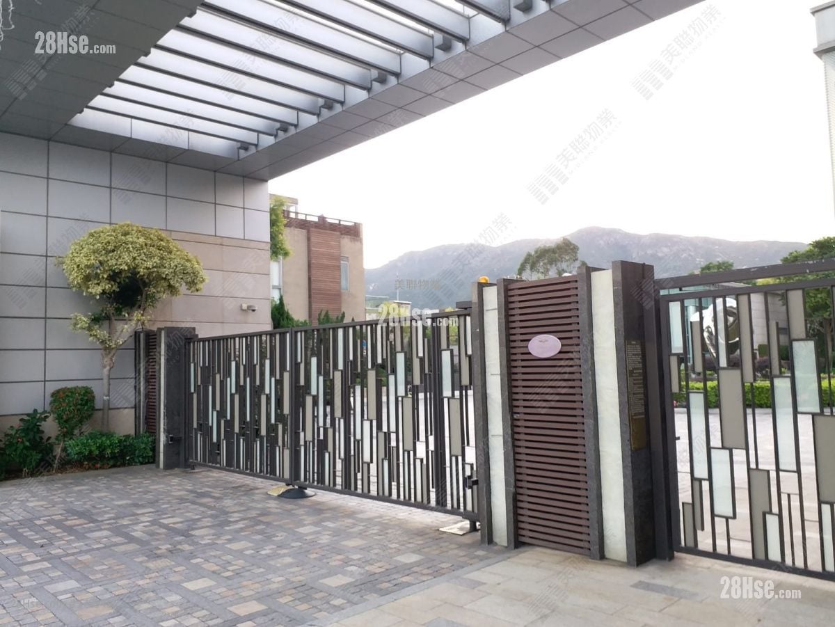 One Hyde Park Sell 3 Bedrooms , 5+ Bathrooms 1,946 ft²