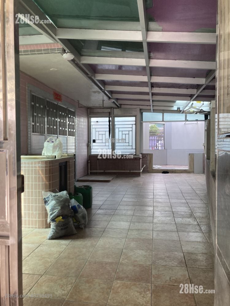 Ming Wong Garden Sell 3 Bedrooms , 1 Bathroom 700 ft²