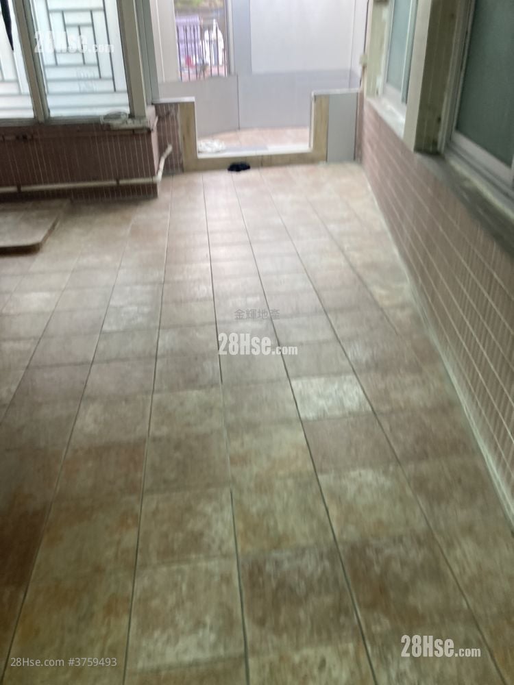 Ming Wong Garden Sell 3 Bedrooms , 1 Bathroom 700 ft²