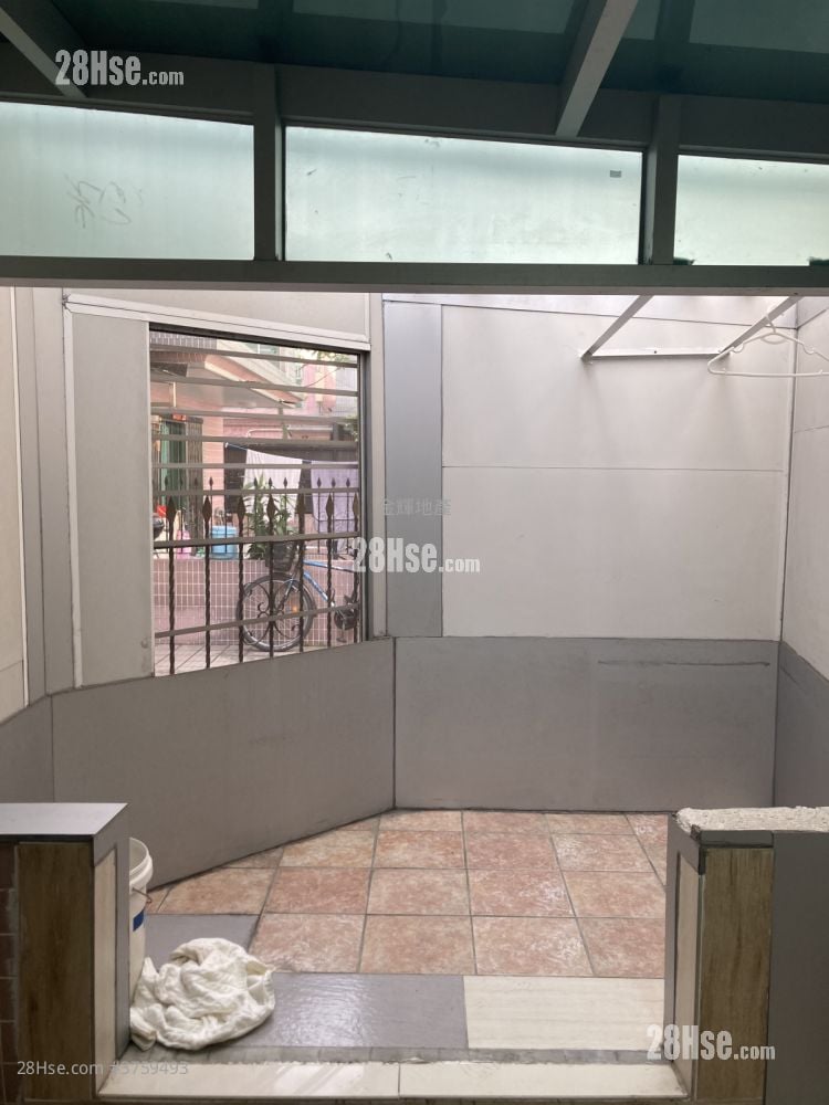 Ming Wong Garden Sell 3 Bedrooms , 1 Bathroom 700 ft²