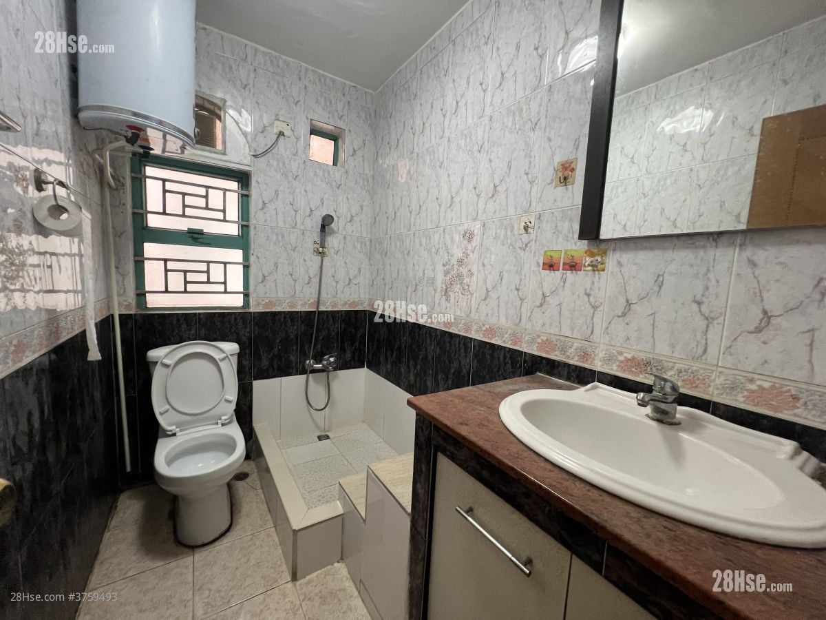 Ming Wong Garden Sell 3 Bedrooms , 1 Bathroom 700 ft²