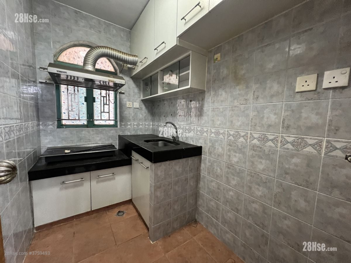 Ming Wong Garden Sell 3 Bedrooms , 1 Bathroom 700 ft²