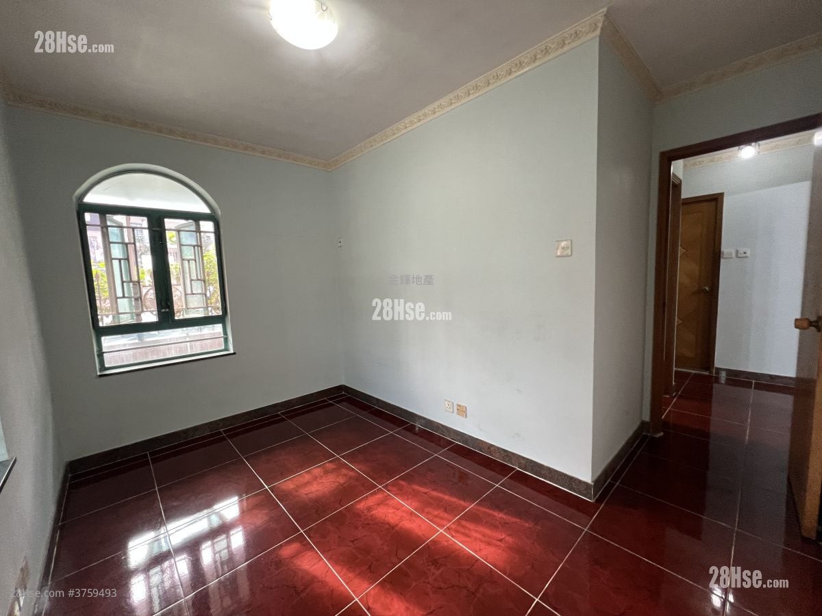 Ming Wong Garden Sell 3 Bedrooms , 1 Bathroom 700 ft²