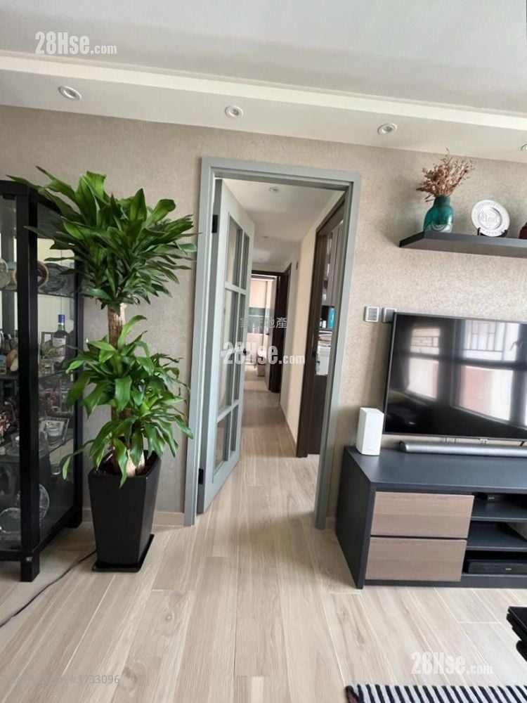 Fung Ting Court Sell 3 Bedrooms , 2 Bathrooms 661 ft²