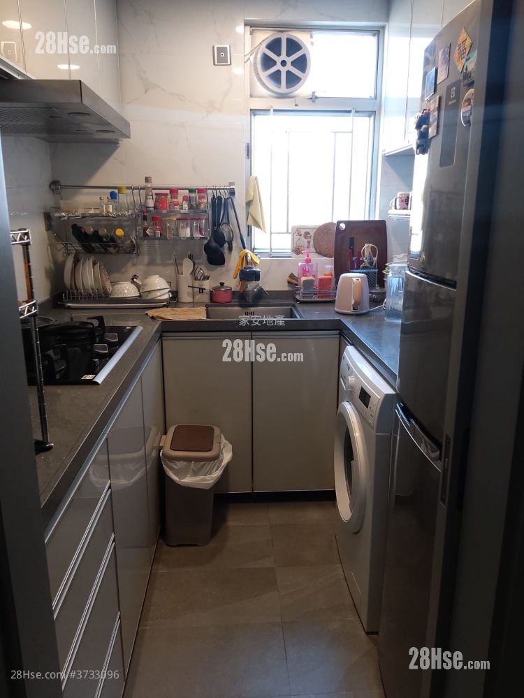 Fung Ting Court Sell 3 Bedrooms , 2 Bathrooms 661 ft²