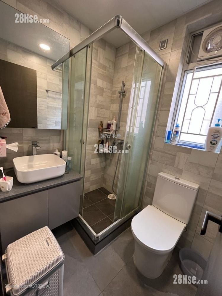 Fung Ting Court Sell 3 Bedrooms , 2 Bathrooms 661 ft²