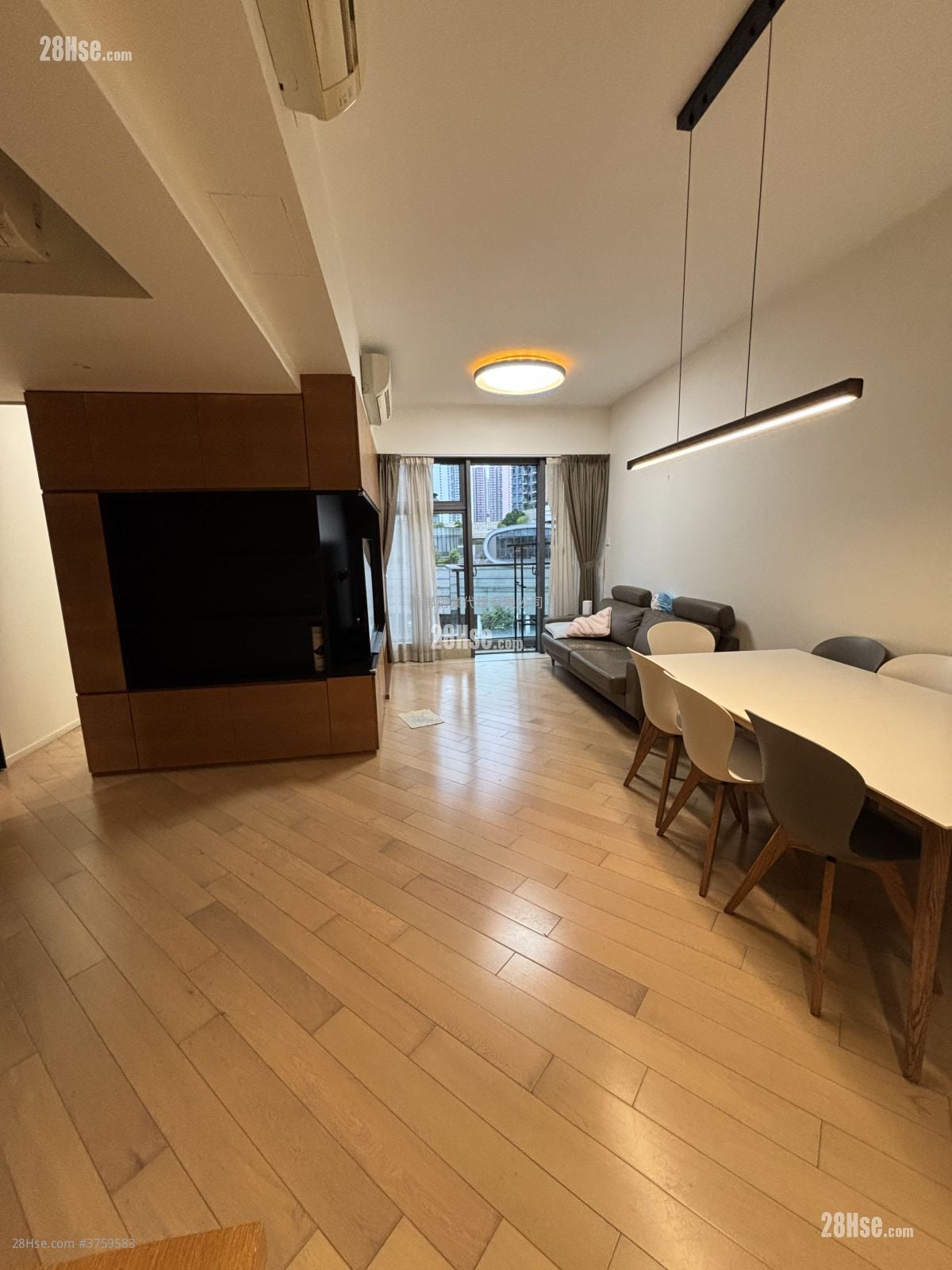 living room: The Wings Sell 3 Bedrooms 933 ft²