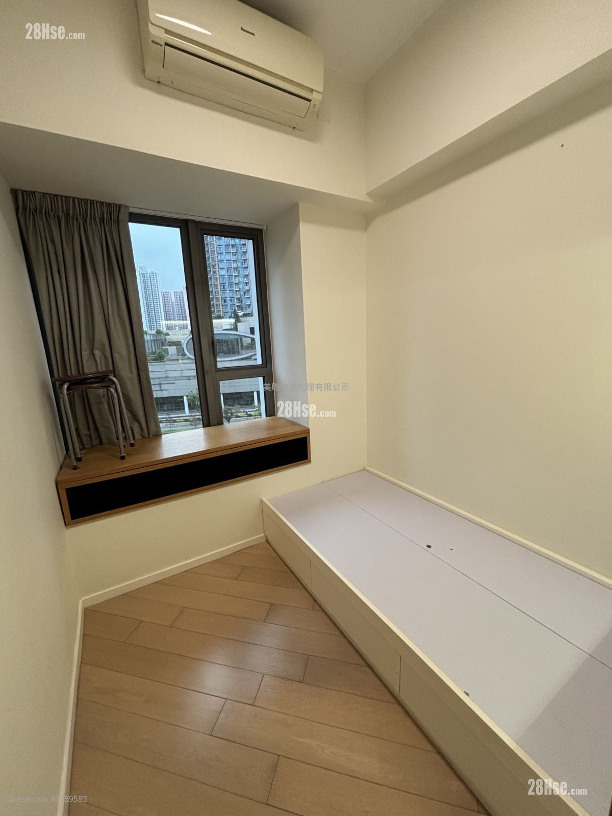 bedroom 1: The Wings Sell 3 Bedrooms 933 ft²