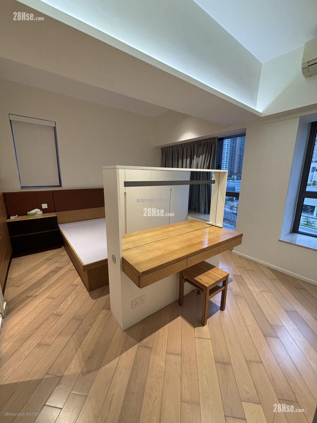 bedroom 2: The Wings Sell 3 Bedrooms 933 ft²