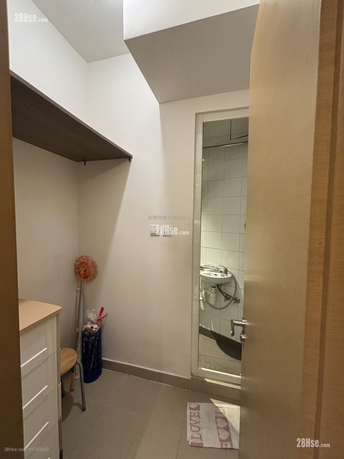 servant’s room: The Wings Sell 3 Bedrooms 933 ft²