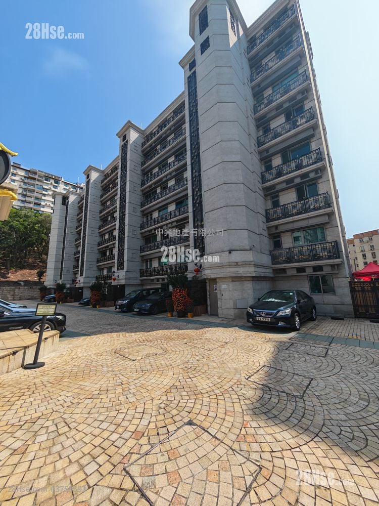 Le Chateau Rental 4 Bedrooms , 2 Bathrooms 1,490 ft²