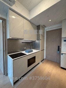 Seasons Place 售盘 1 房 , 1 浴室 323 平方尺