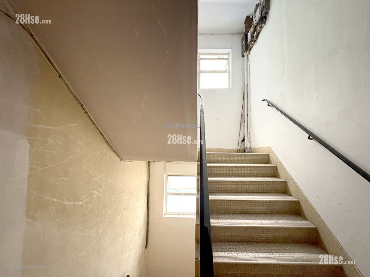 大廈入口: 禧利街18-20號 租盤 2 房 , 1 浴室 543 平方呎