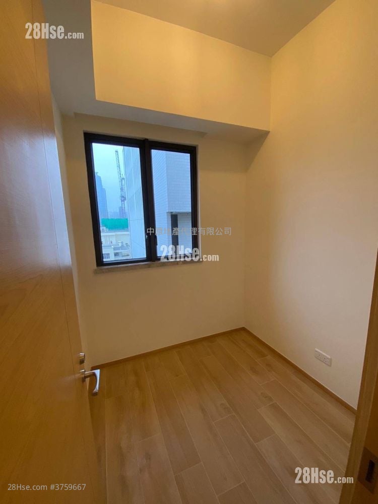 Ayton Sell 3 Bedrooms 616 ft²