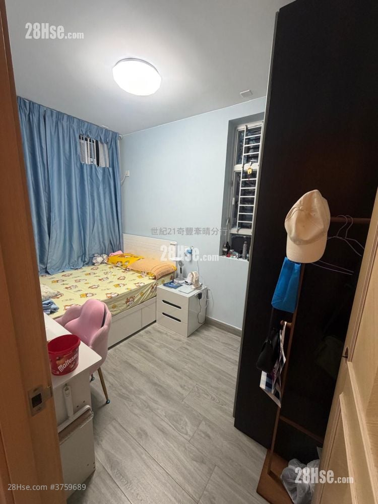 Shan Lai Court Sell 2 Bedrooms , 1 Bathroom 447 ft²