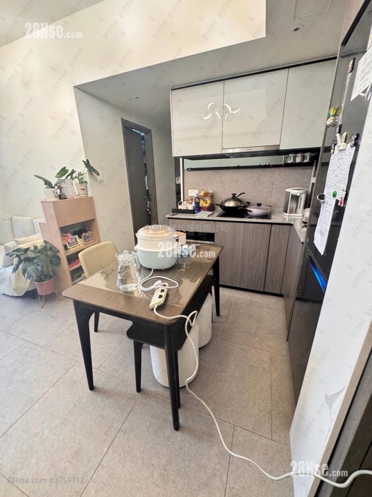 Yoho West Sell 3 Bedrooms 568 ft²