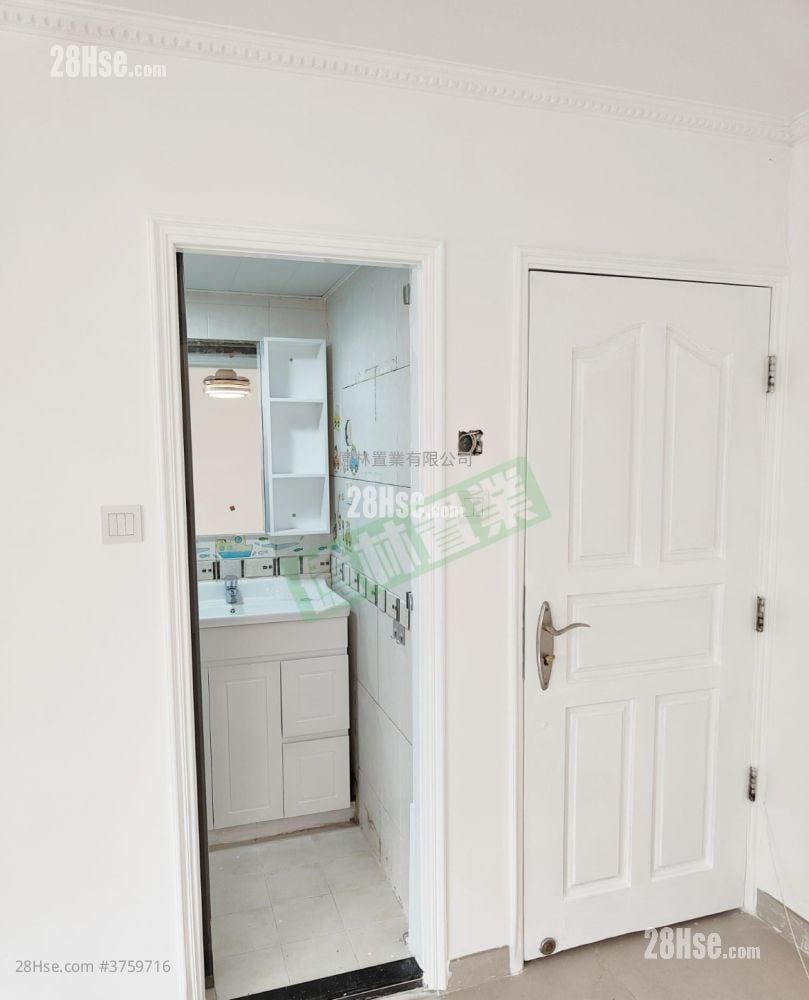 Hong Wah Court Sell 2 Bedrooms , 1 Bathroom 423 ft²