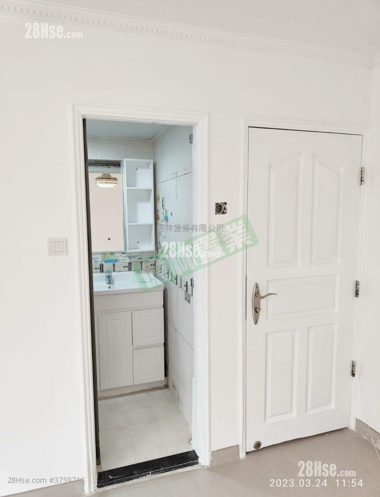 Hong Wah Court Sell 2 Bedrooms , 1 Bathroom 423 ft²