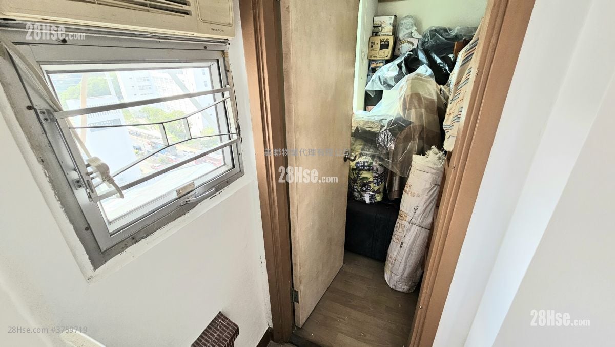 Carlton Mansion Sell 3 Bedrooms , 1 Bathroom 723 ft²