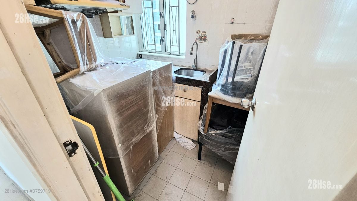 Carlton Mansion Sell 3 Bedrooms , 1 Bathroom 723 ft²