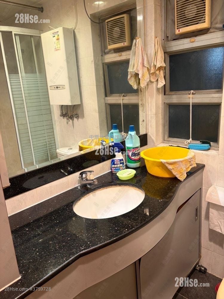 Kingswood Villas Sell 2 Bedrooms 448 ft²