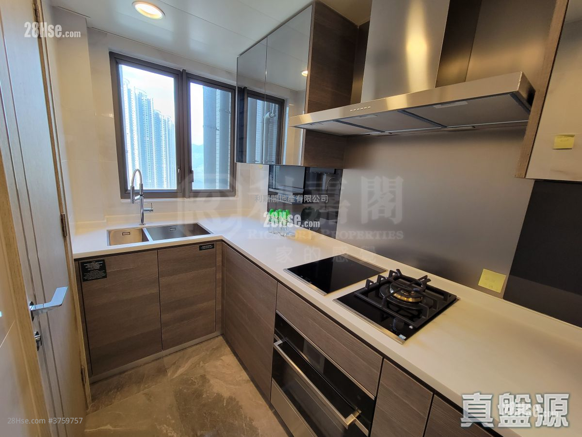 Sea To Sky 售盘 4 房 , 2 浴室 702 平方尺