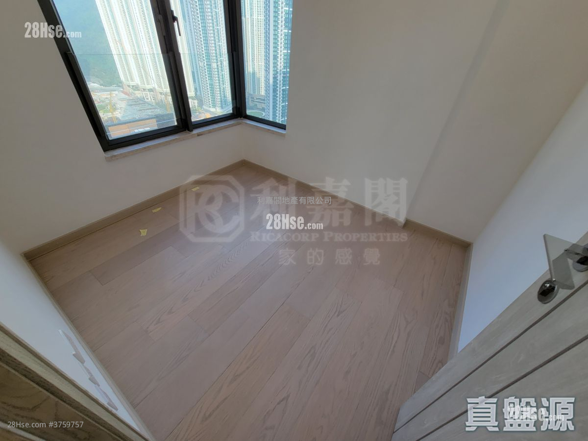 Sea To Sky 售盘 4 房 , 2 浴室 702 平方尺