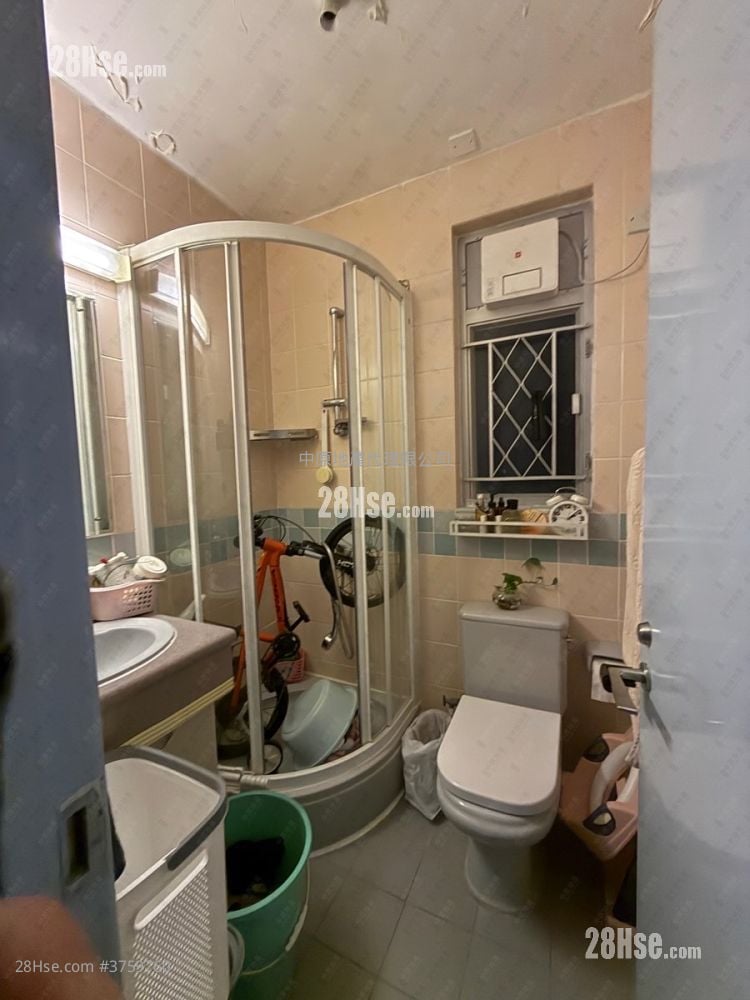 Tin Chung Court Sell 3 Bedrooms 650 ft²