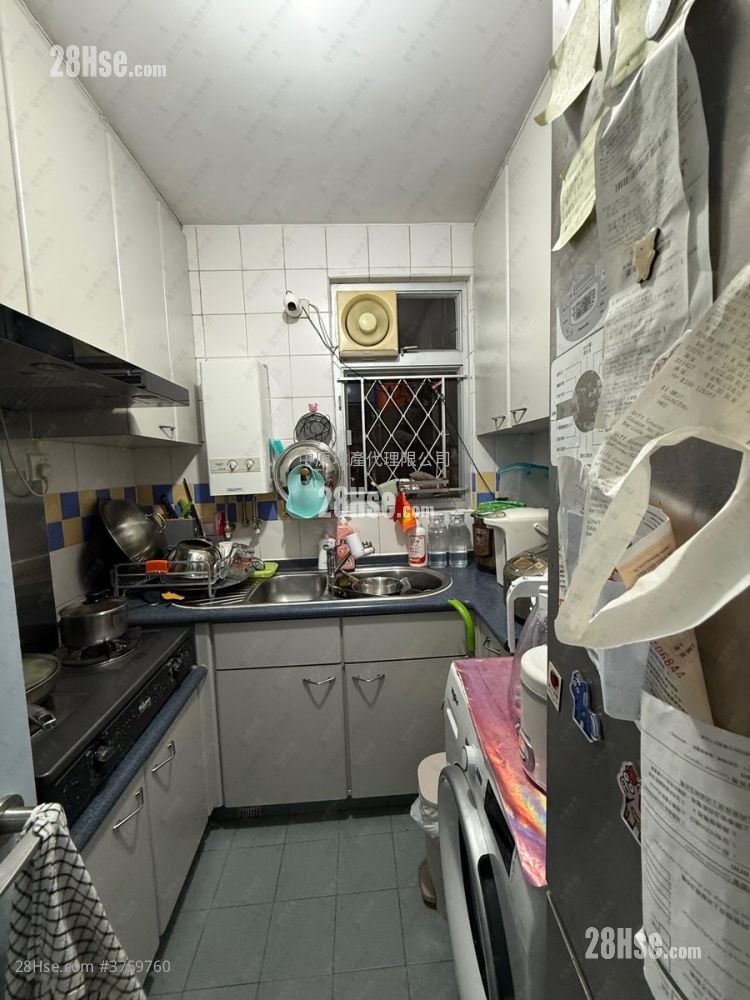 Tin Chung Court Sell 3 Bedrooms 650 ft²