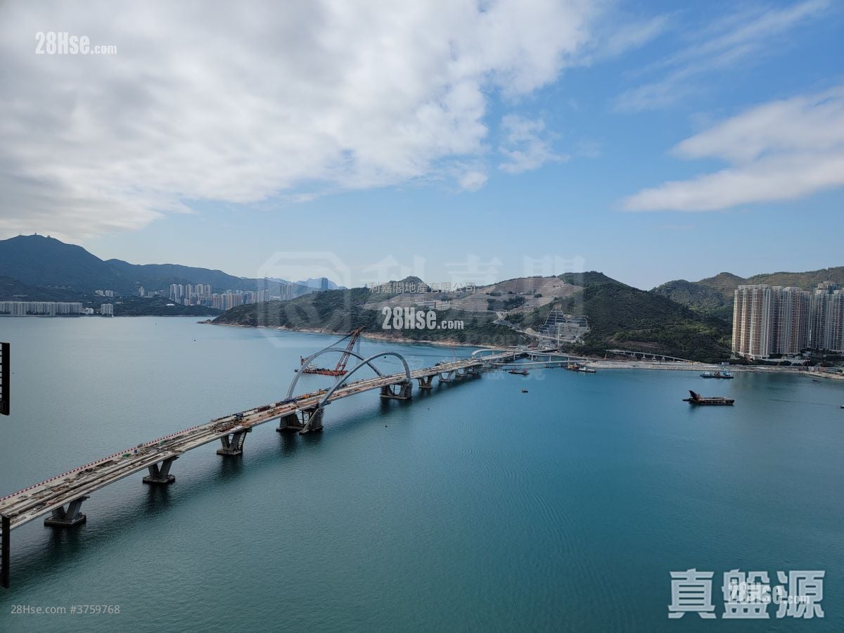 Sea To Sky Sell 3 Bedrooms 711 ft²