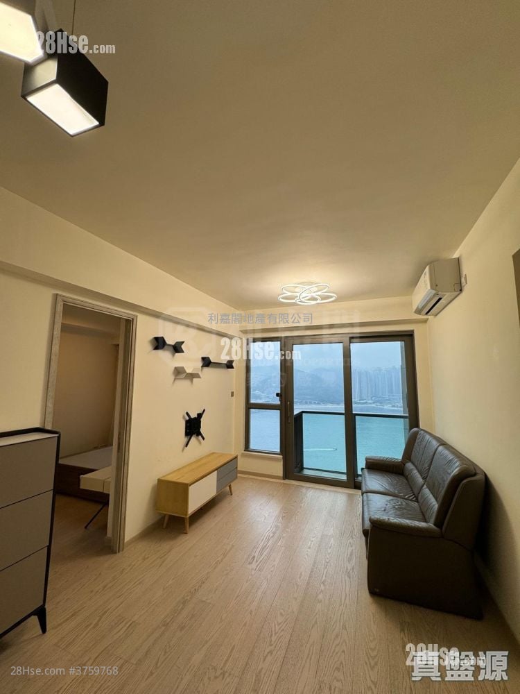 Sea To Sky Sell 3 Bedrooms 711 ft²