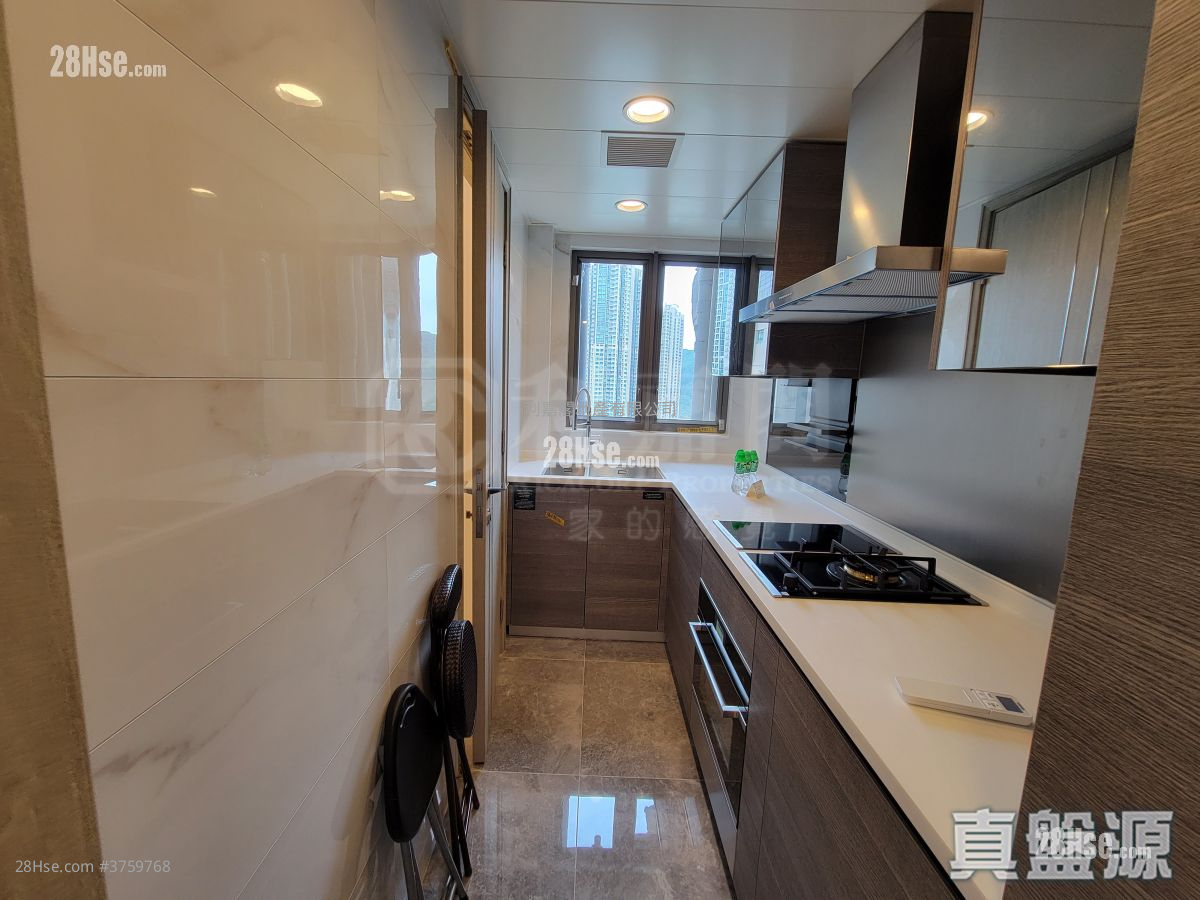 Sea To Sky Sell 3 Bedrooms 711 ft²