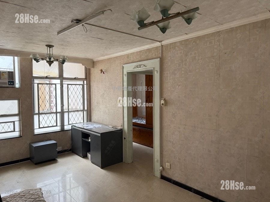 Tin Chung Court Sell 3 Bedrooms 650 ft²