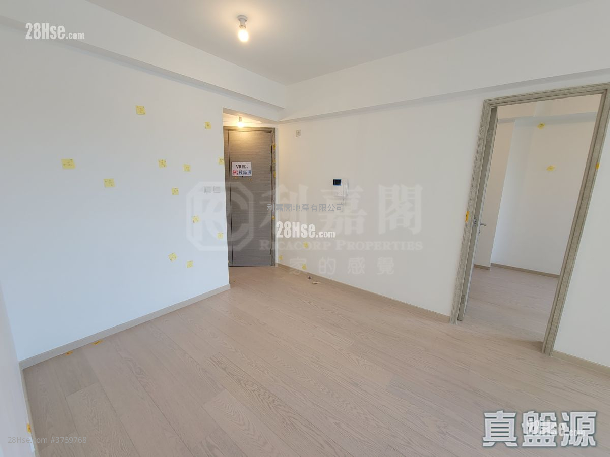 Sea To Sky Sell 3 Bedrooms 711 ft²