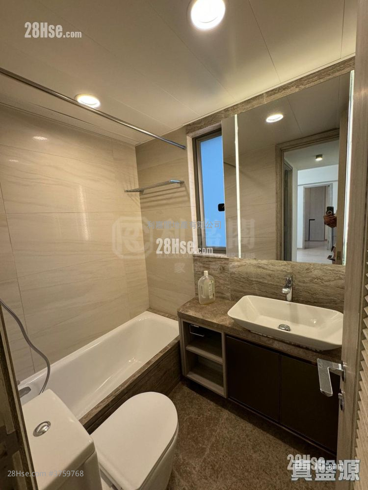 Sea To Sky Sell 3 Bedrooms 711 ft²