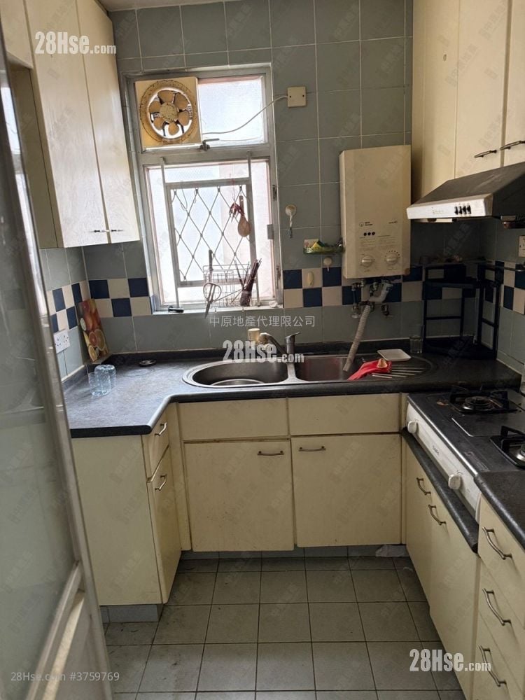 Tin Chung Court Sell 3 Bedrooms 650 ft²